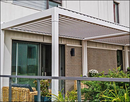 Aluminum Manual Free-Standing Louvered Pergola