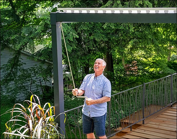 Aluminum Manual Free-Standing Louvered Pergola