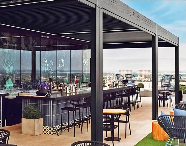 Aluminum Motorized Free-Standing Louvered Pergola